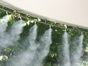 Sistemas de Niebla en Jardines Verticales: Cómo Optimizar el Riego y la Humedad